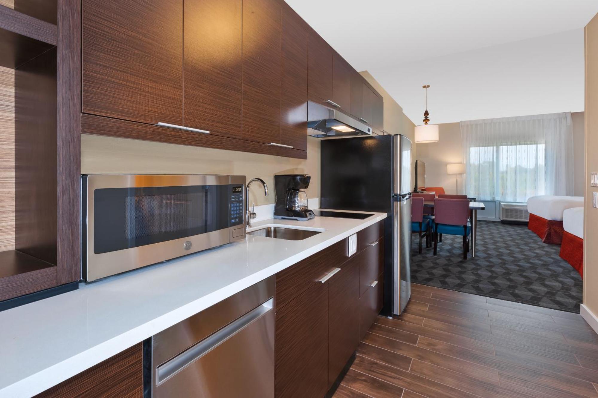 Towneplace Suites By Marriott Grand Rapids Airport Southeast Exterior photo